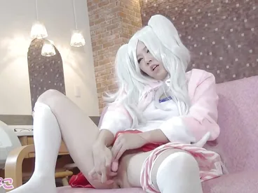 Asian teen got her first dildo and tried it on her wet pussy