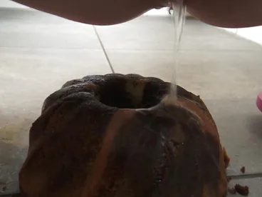 18-year-old webcam girl pisses on cake for you to eat