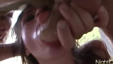 Kehlenfick und harter Analfick mit einer jungen Franzoesin