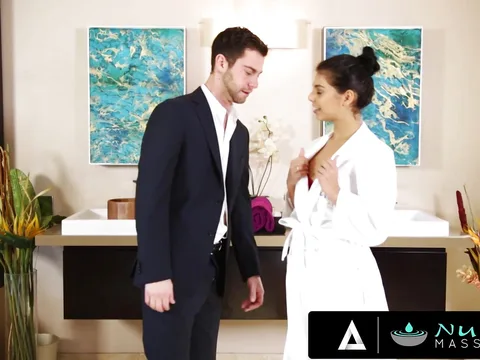 A gorgeous Latina, Gina