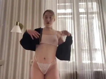 A beautiful girl in the morning decided to play with a dildo and get intimate.