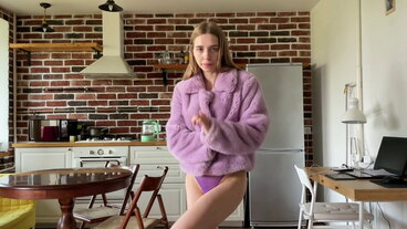Californiababe is riding dick in purple fur coat